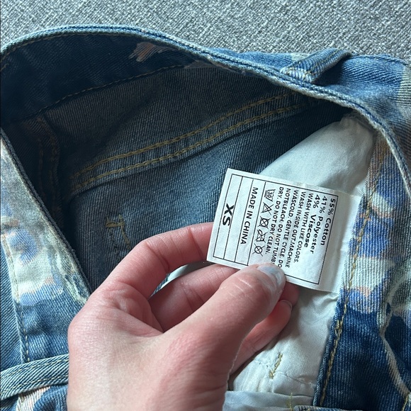 Wide Leg Floral Oversized Jeans - Picture 3 of 4